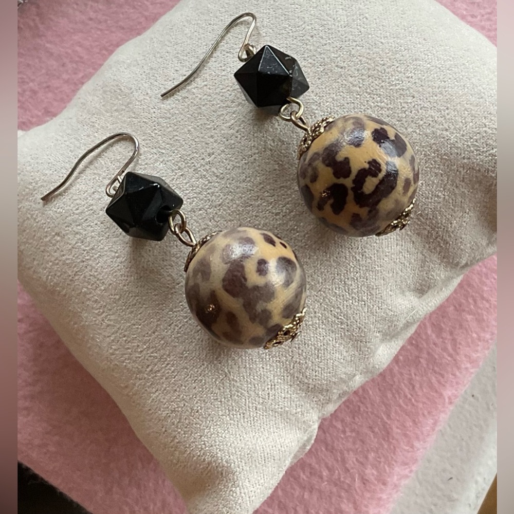 NWOT Leopard Print Beaded Earrings - Picture 2 of 9